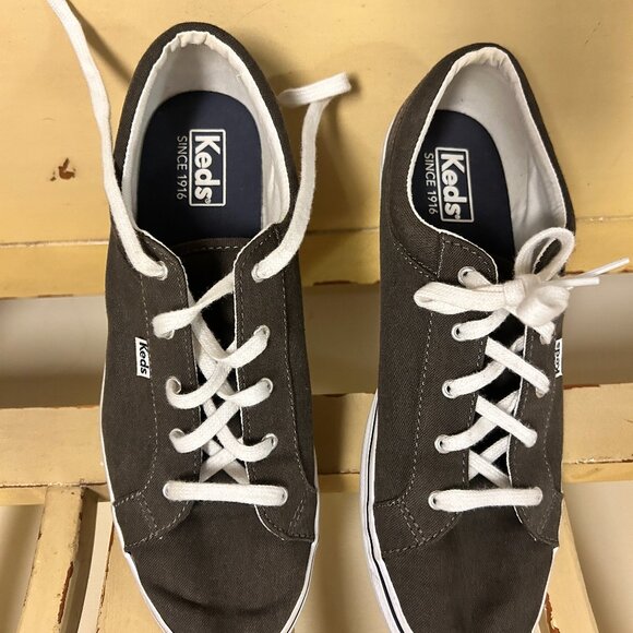 Keds Canvas Sneakers: Size 9.5 - Picture 7 of 8